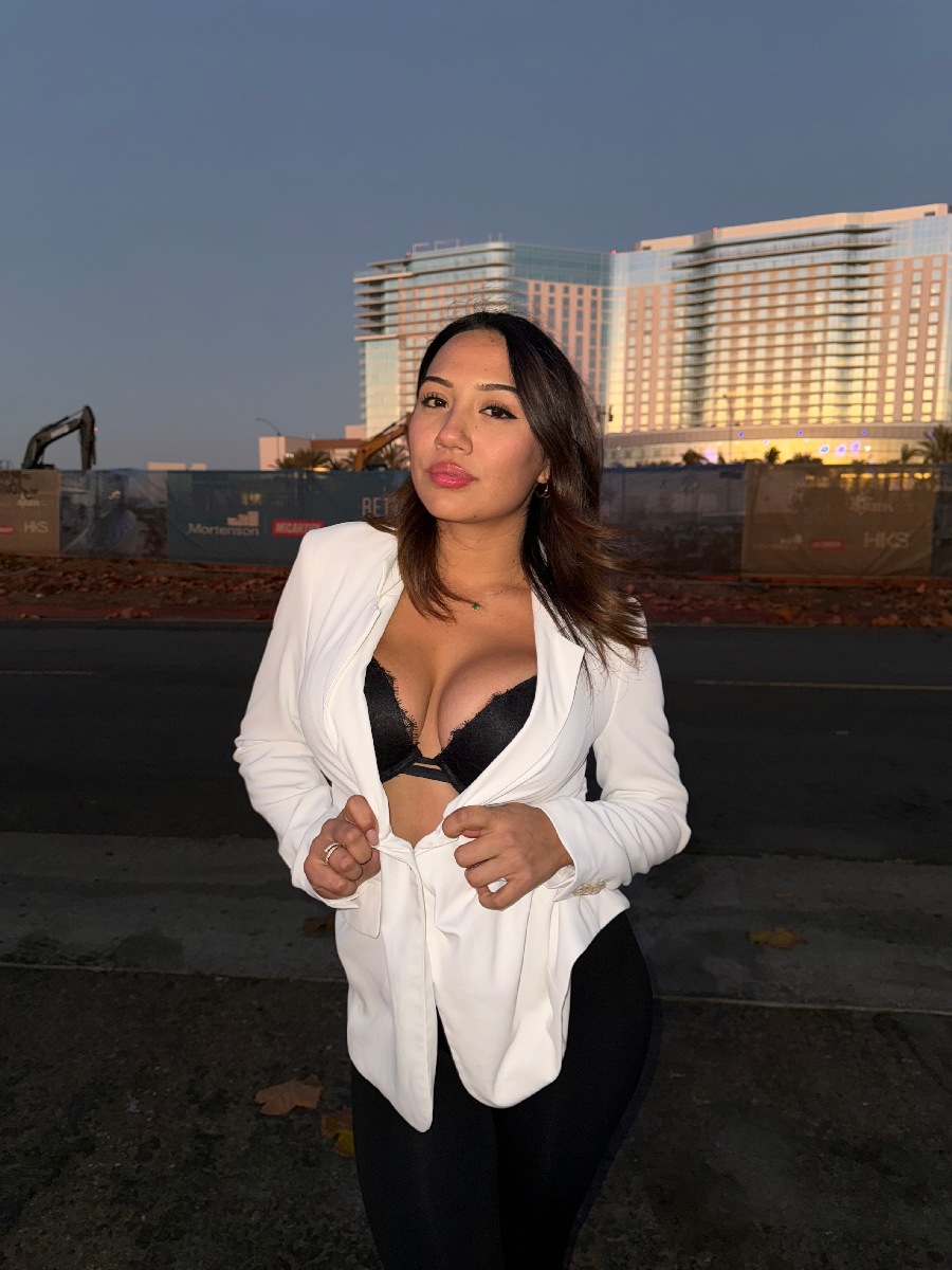 Take a pause and enjoy Ali Cruz — streaming from Bahawalpur