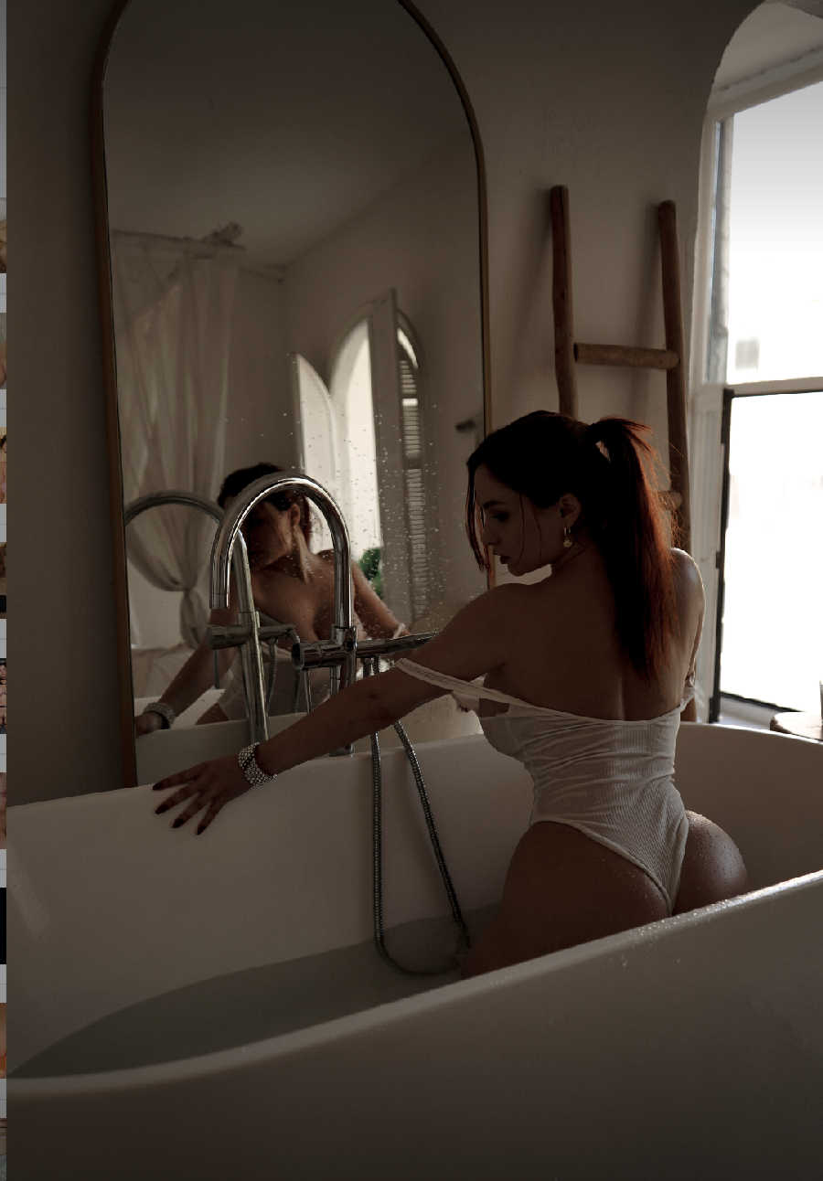 A playful frame from Miranda Faith nude — online in Bahawalpur