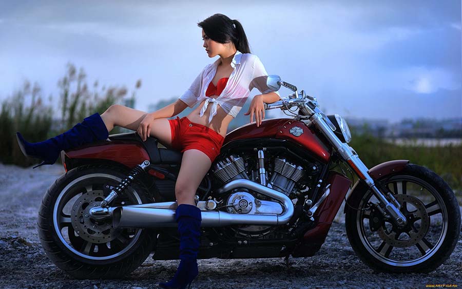 Beautiful girls and motorcycles in Bahawalpur
