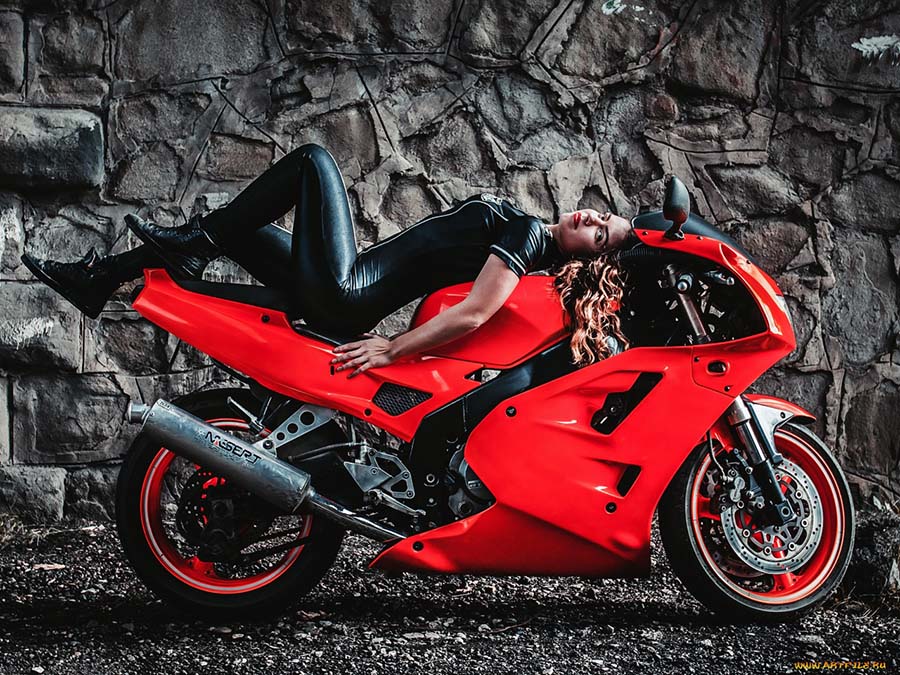 Beautiful girl Beautiful girls and motorcycles in Bahawalpur