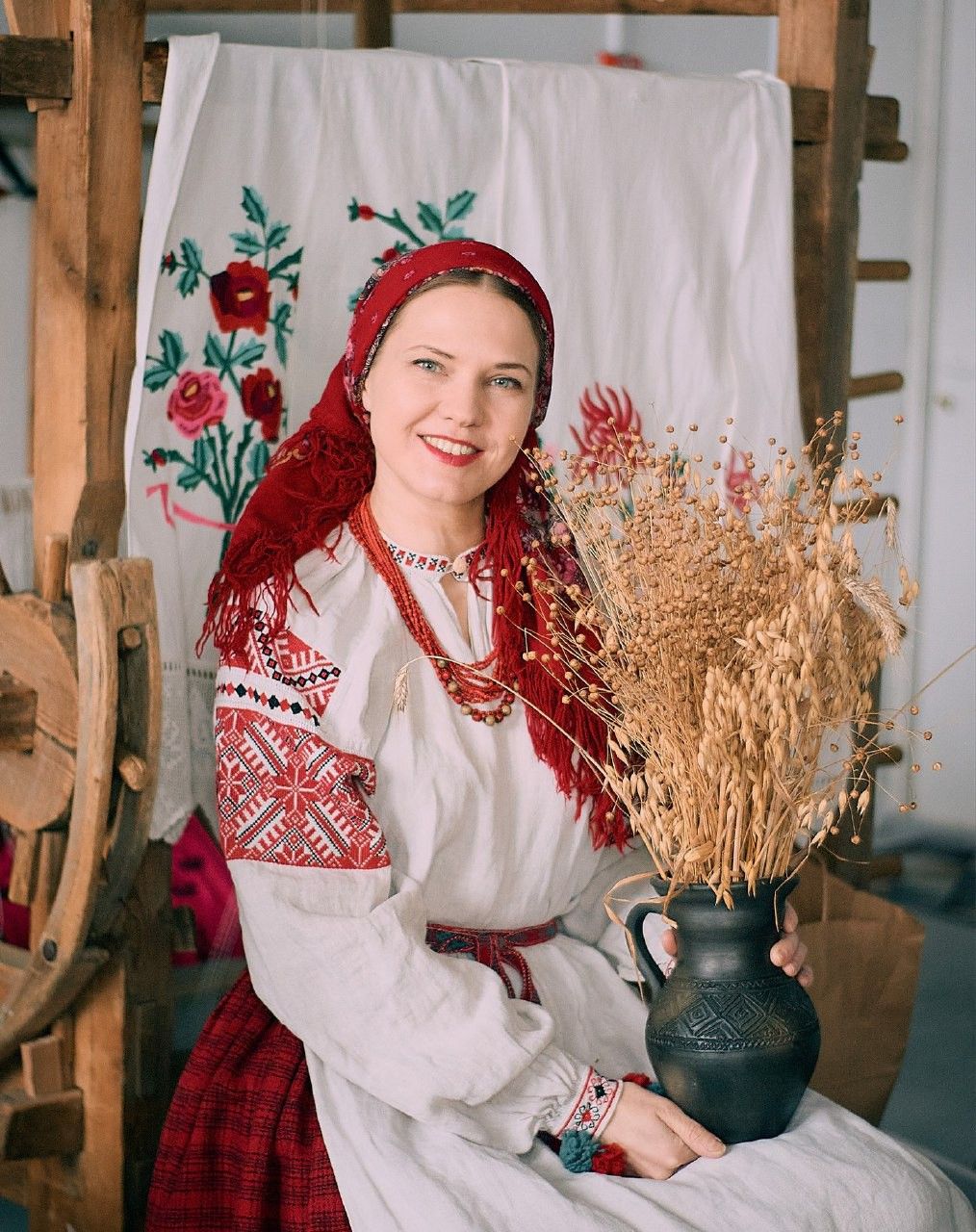 Women in Slavic costumes in Bahawalpur