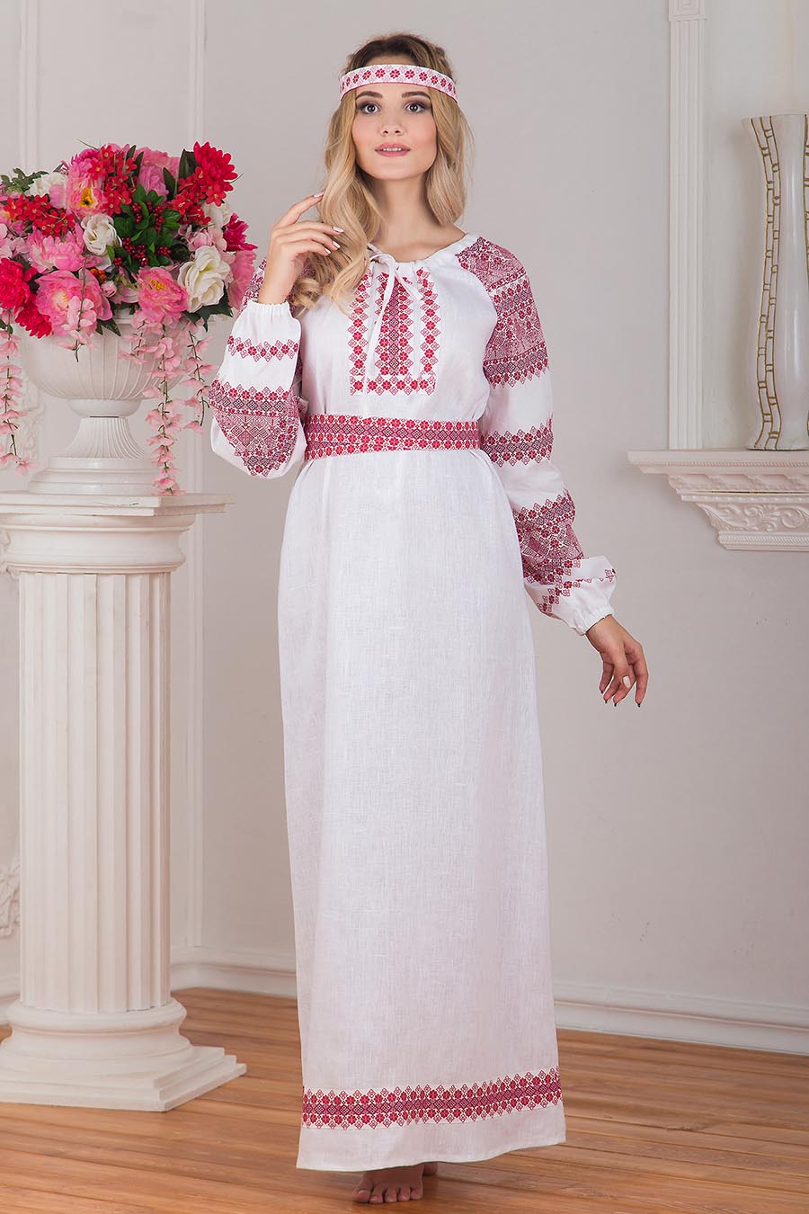 Women in Slavic costumes in Bahawalpur