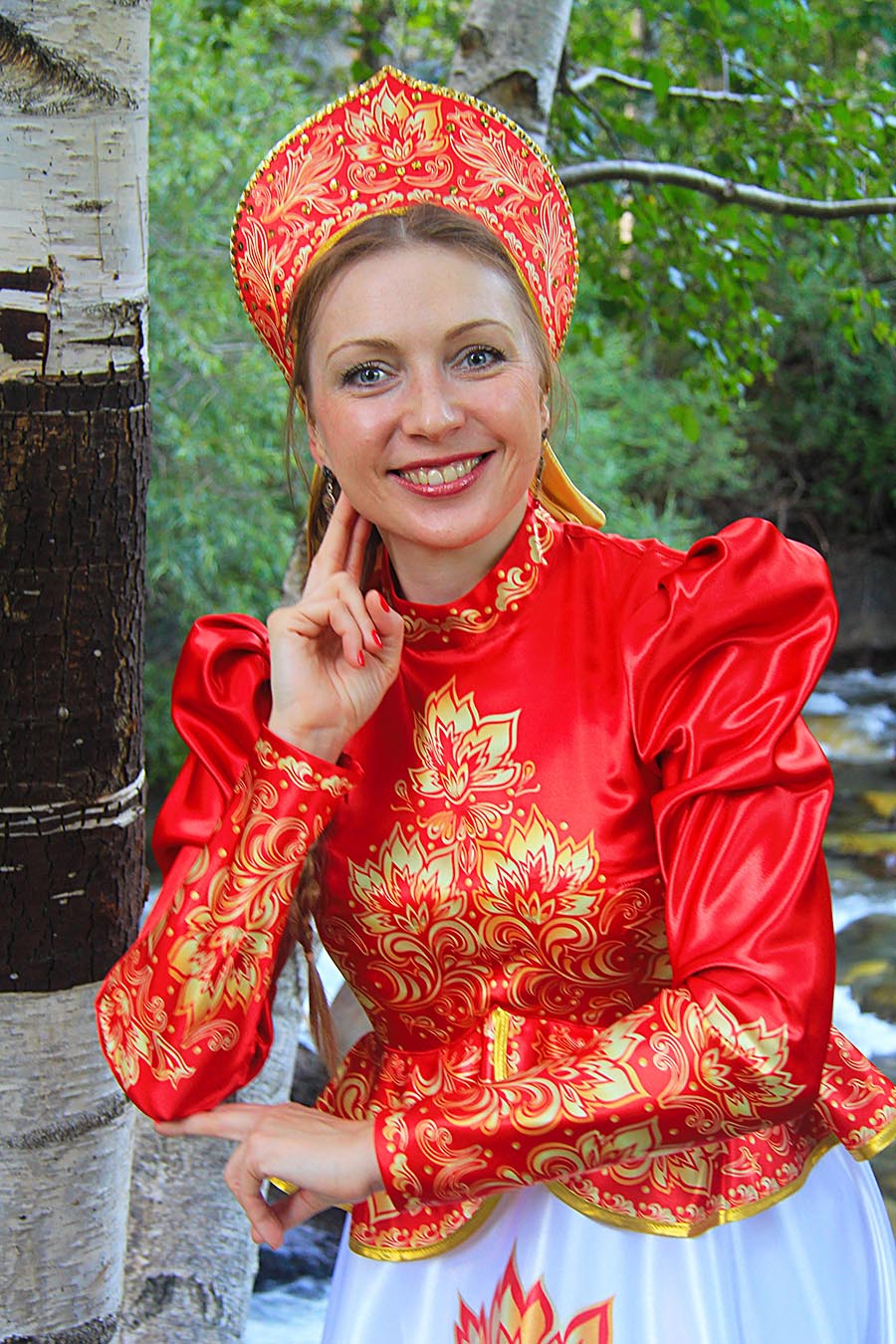Women in Slavic costumes in Bahawalpur