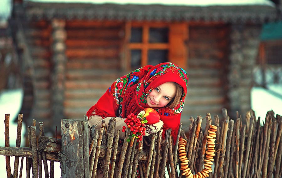 Sexy girl Women in Slavic costumes in Bahawalpur