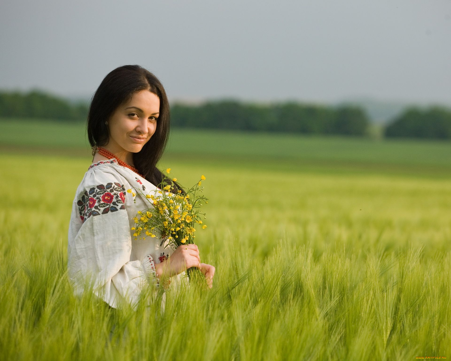 Women in Slavic costumes in Bahawalpur