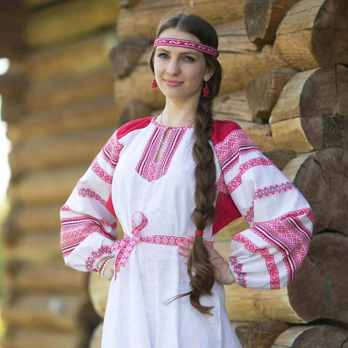 Girls in Slavic costumes in Bahawalpur