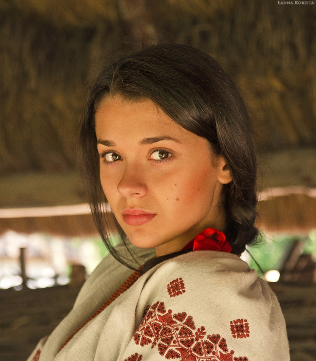 Girls in Slavic costumes in Bahawalpur