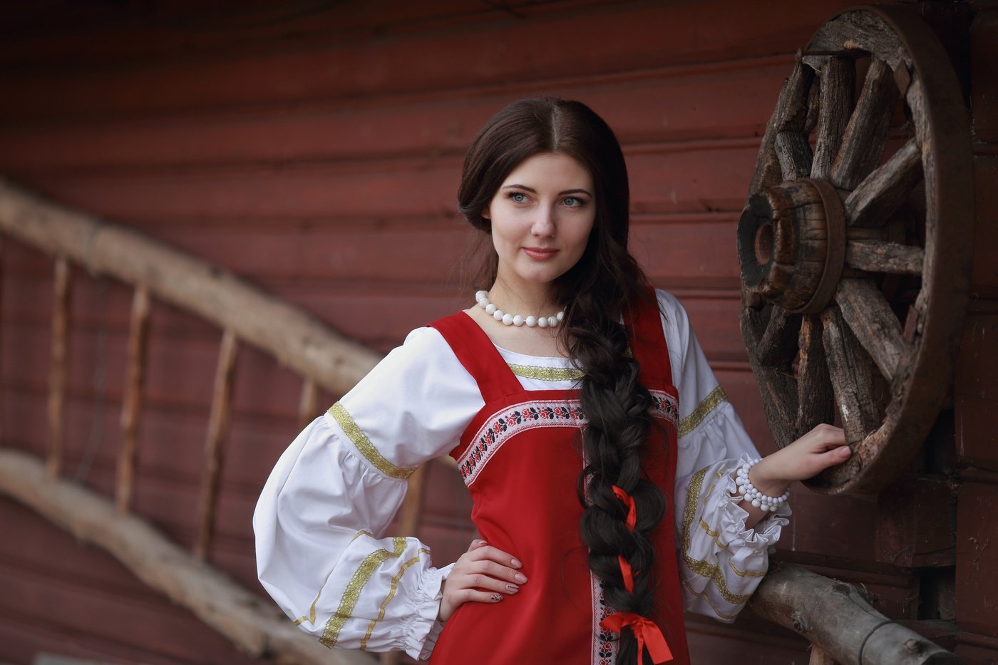 Girls in Slavic costumes in Bahawalpur