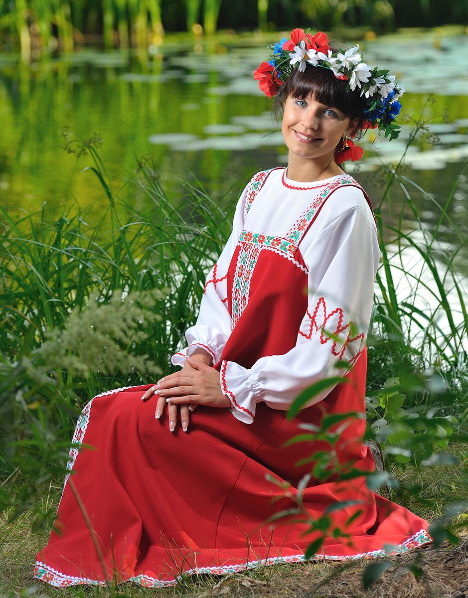 Beautiful girl Girls in Slavic costumes in Bahawalpur