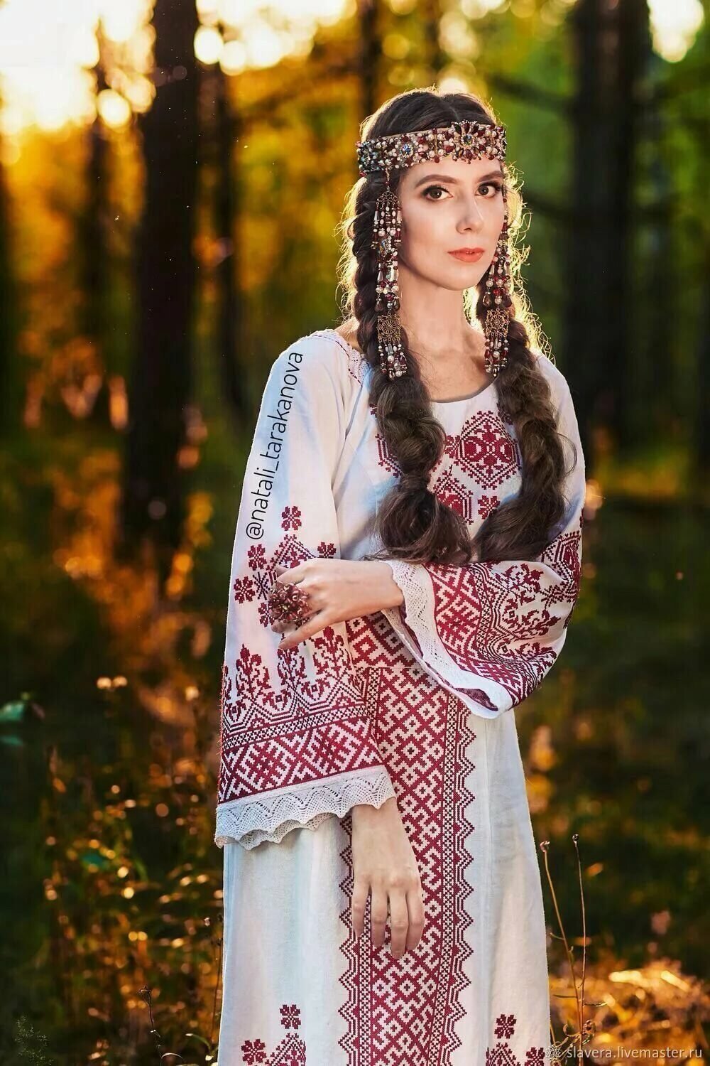 Girls in Slavic costumes in Bahawalpur